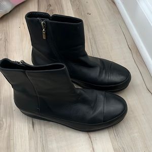 Super comfy leather boots very comfortable very good condition size 7
